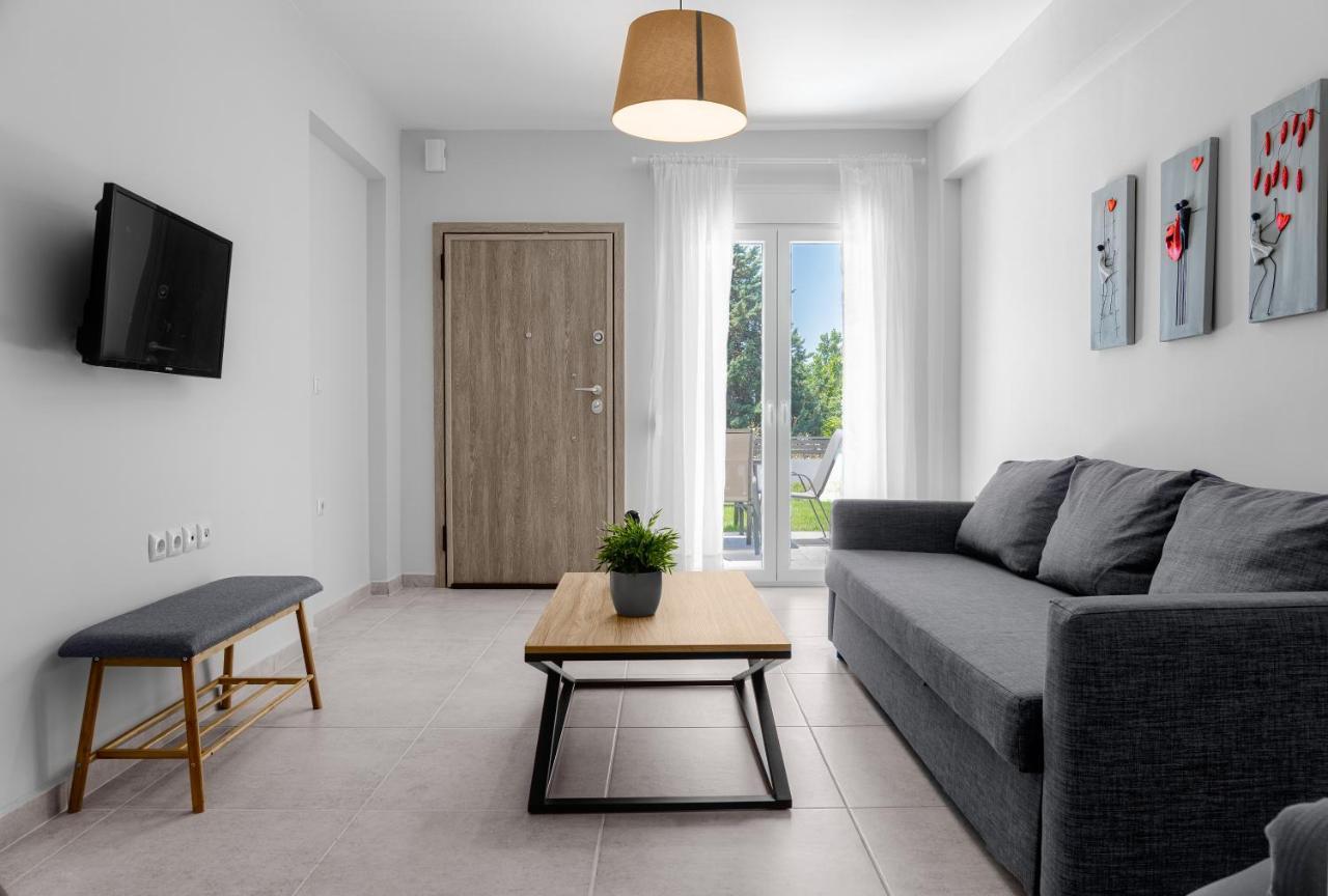 V Luxury Apartments Posidi エクステリア 写真