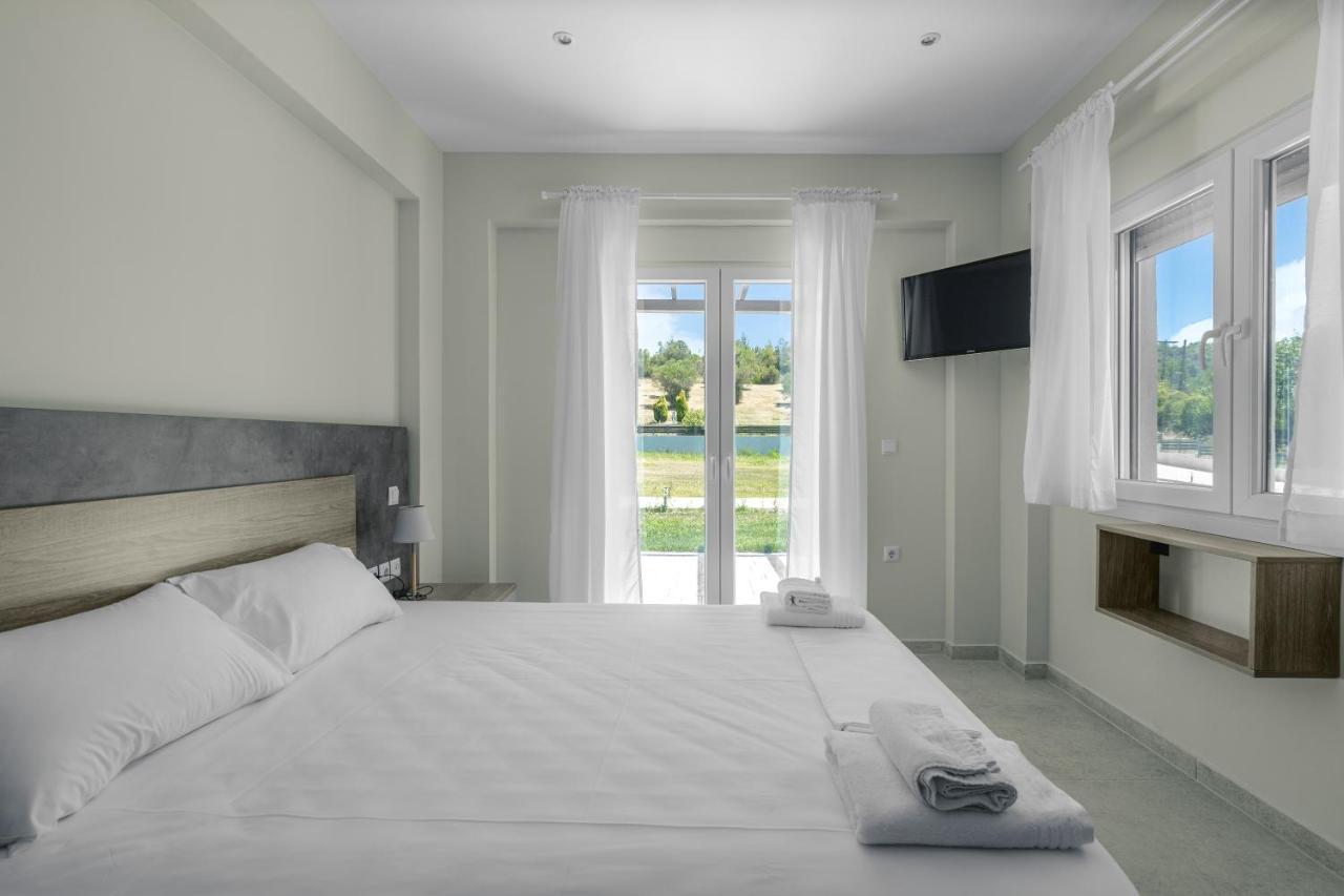 V Luxury Apartments Posidi エクステリア 写真