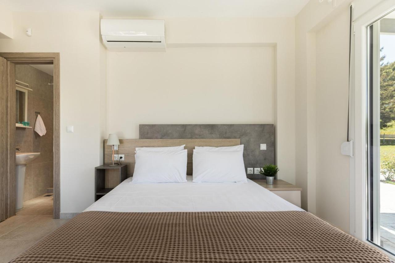 V Luxury Apartments Posidi エクステリア 写真